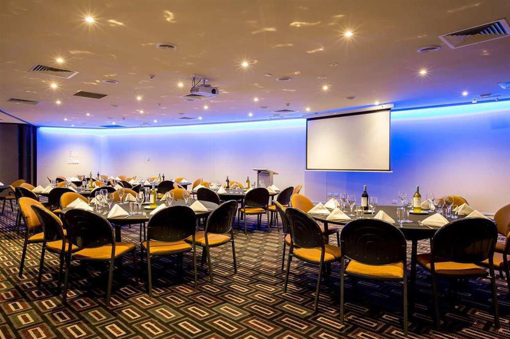 Days Inn By Wyndham Greenfield Facilities photo
